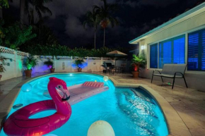 ~Villa Victoria Luxury! (Pool)~1 mile from beach